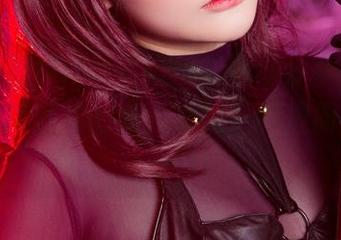 又来最新MiMi Chan的婚纱分享，难道她是随时随地的婚纱店吗？真想问她在哪儿租的！